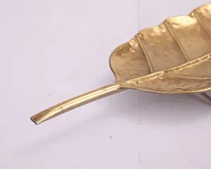 Plateau à feuilles décoratif en aluminium fait à la main en métal forme de feuille plateau de service plaque de feuille d'or pour la décoration de la maison mariage et fête - Product Image 4