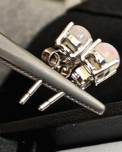 Pendientes de Ópalo Ovalados de Moda para Mujer de Rhaya Jewels, Diseño Clásico Romántico, Chapados en Rodio, Plata de Ley, Aniversario - Product Image 4