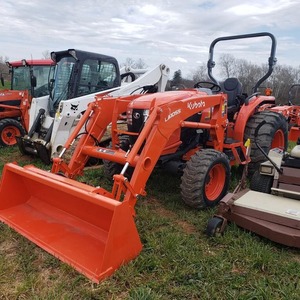 Tracteur agricole Kubota LA1055 robuste avec contrôle hydraulique de gros pneus et fortes performances du moteur - Product Image 5
