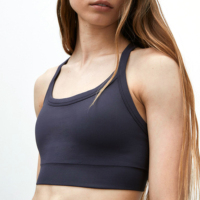 Sujetador deportivo de talla grande para mujer con espalda cruzada y soporte alto, logotipo personalizado, compresión elástica suave y espalda ajustable para gimnasio y yoga.