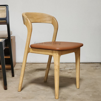 Chaise de salle à manger en bois de style moderne avec cuir synthétique pour la maison et le restaurant pour l'hôtel ou l'appartement