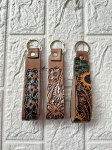 Gran oferta, llavero de cuero mecanizado a mano de diseñador, llaveros de cuero Real, llaveros elegantes, llavero con estampado de flores - Product Image 6