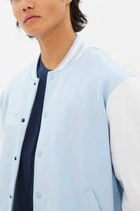 Blouson de baseball universitaire personnalisé 2026 avec broderie chenille et écussons, style décontracté pour homme - Product Image 3