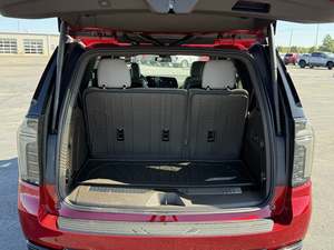 Z71 Chevrolet Tahoe 2024 4WD สีแดงน่ารักใช้กับล้ออัลลอยด์เบาะหนังระบบนำทางเริ่มต้นระยะไกลระบบ Android ซันรูฟรถยนต์ - Product Image 4