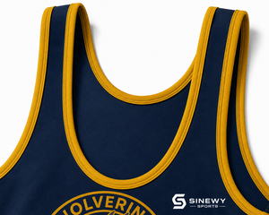 SINGLET DE LUTTEUR PERSONNALISÉ POUR HOMME SINEWY, TISSU EXTENSIBLE Ajusté, IMPRESSION AVANT LOGO BLEU ET DORÉ, VÊTEMENTS DE SPORT - Product Image 6