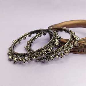 Brazalete oxidado indio Moda Boho Bolas de metal Encantos Colgantes Fabricación India Joyería brazaletes de color plata de moda para mujeres - Product Image 2