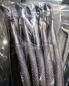 Fórceps Eléctricos para Extracciones Dentales, Instrumento Médico de Acero Inoxidable, Certificado CE Clase II para Uso Hospitalario y Clínico - Product Image 1