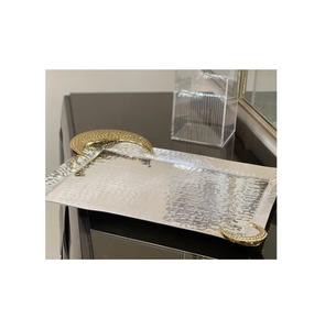 Plateau élégant en argent martelé avec poignée en métal doré Plateau rectangulaire pour serveur de nourriture pour les fournitures de gros en Inde - Product Image 6