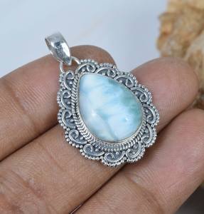 Colgante de Plata de Ley 925 de estilo vintage de diseñador hecho a mano Ajuste de bisel forma de pera de Larimar azul natural-compromiso perfecto - Product Image 1