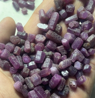 Véritable rubis de qualité 5-25mm environ pierre brute pour la fabrication de bijoux d'été sculptés à la main pour la fabrication de bijoux en argent tendance