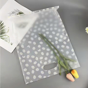 Bolsa de compras de plástico troquelada transparente con logotipo personalizado, resistente para regalo de comida, superficie de impresión de huecograbado para supermercado - Product Image 4