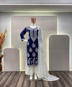 Ensemble de robe Anarkali : un classique ensemble trois pièces orné de pierres complexes, parfait pour les célébrations traditionnelles indiennes. - Product Image 3