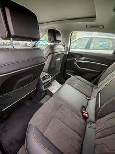 2023 A U D I e-torn 50 I Galerie de toit en métal automatique avec sièges en cuir Batterie au lithium Caractéristiques haut de gamme - Product Image 2