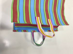 Bolsas de compras a rayas de PP tejidas reutilizables ecológicas, telar manual de plástico de polipropileno de nailon reciclado sostenible hecho en India a granel - Product Image 3