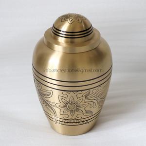 Venta caliente Premium Brass Adult Cremation Urns para cenizas humanas Fabricante indio Precio al por mayor Urna de metal - Product Image 1