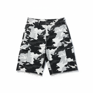 กางเกงขาสั้นคาร์โก้ผู้ชายขายส่ง หลายกระเป๋า ลายตัวอักษร OEM โพลีเอสเตอร์ 100% แห้งเร็ว ระบายอากาศดี เป็นมิตรกับสิ่งแวดล้อม สีดำ สีเทา 2026 - Product Image 1