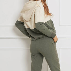 Vente en gros Ensemble de survêtements athlétiques modernes pour femmes, élégants et fonctionnels pour une vie active Survêtements pour femmes - Product Image 3