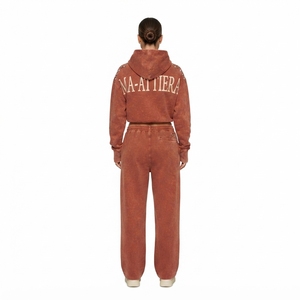 Conjunto de Sudadera con Capucha y Pantalones Deportivos para Mujer, Color Rojo Óxido, Lavado Ácido, Algodón y Felpa, Ropa Deportiva Urbana, Venta al Por Mayor OEM - Product Image 2