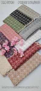 Châle en lin et coton à motifs floraux avec broderie en dentelle sur tissu lin-coton, 12 couleurs, accents de bordure, bords effilochés délicats, tendance - Product Image 3