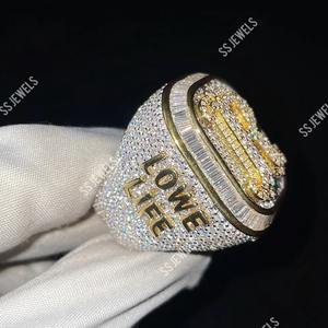 Regalo de cumpleaños de lujo personalizado para hombres Anillo de rapero de moissanita VVS con diseño de busto de diamante personalizable - Product Image 1