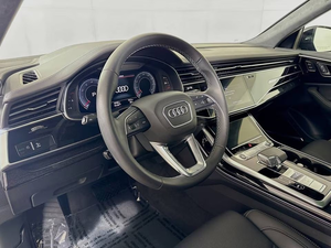 2025 Au dl Q8 Pres-tige 4dr SUV AWD w/55 TFSI 3.0L 6cyl Turbo essence/électrique mild hybrid 8A Neat - Product Image 5