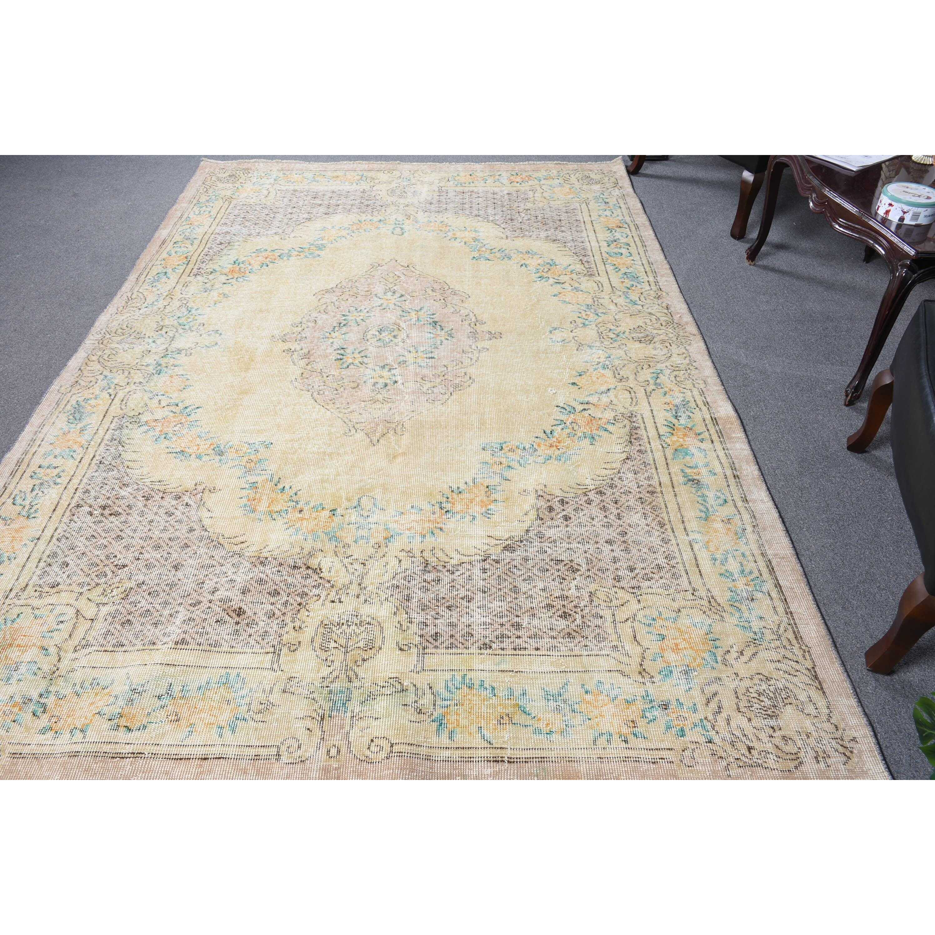 สีเหลือง