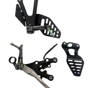 Kit de Reposapiés Izquierdo y Derecho Originales Yamaha YZF-R6 2008/2023, Material de Aleación de Aluminio Duradero - Product Image 1