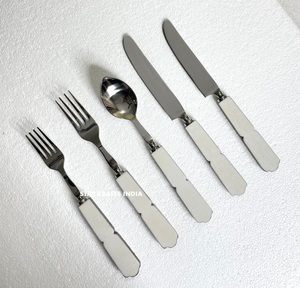 Dernier Stock Arrivée de Haute sur Demande Alimentaire Sûr Acier Inoxydable Tortue Résine Manche 2 Cuillère 2 Fourchette et 1 Couteau Couverts Ensemble - Product Image 1