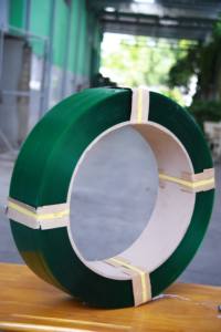 Rollo de correa de PET con mango seguro resistente a Químicos y humedad duradero para sistemas de embalaje automático manual OEM ODM tamaño personalizado - Product Image 3