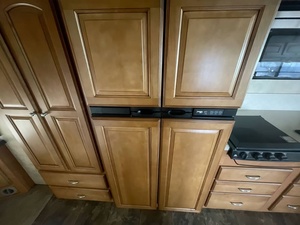 Used 2012 W-i-n-n-e-b-a-g-o S-i-g-h-t-s-e-e-r 33C Travel <b>Trailer</b> - Product Image 5