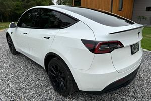 Tesla Model Y Long Range AWD Plus 2022 d'occasion en excellent état, sans accident - Product Image 3