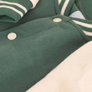 Chaqueta universitaria de lana de calidad superior con logotipo personalizado Letterman, la mejor chaqueta universitaria de béisbol bordada de calidad fina para hombre - Product Image 4