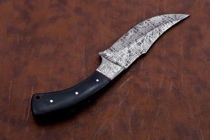 Cuchillo de caza de acero de Damasco personalizable OEM hecho a mano mango de madera pakka patrón trenzado Funda de cuero para EDC - Product Image 4