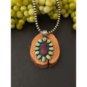 Colgante de Plata de Ley Hecho a Mano por Artesanos Navajo con Incrustaciones de Piedras Múltiples, Destacando una Turquesa Engastada en Bisel como Piedra Principal - Product Image 1
