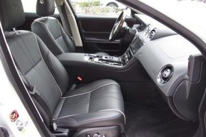 Jaguar XJ 2016, berline suralimentée, intérieur clair, boîte de vitesses automatique, moteur turbo, conduite à gauche, sièges en cuir, propulsion arrière, ACC, R19 - Product Image 3