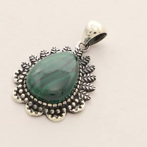 Pendentif unisexe élégant en argent sterling 925 de qualité supérieure, serti de malachite en forme de poire, coupe cabochon, cadeau tendance - Product Image 1