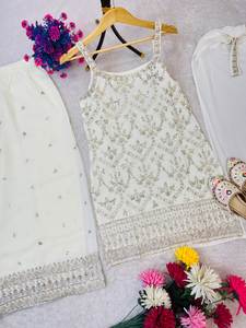 Ensemble haut court en georgette et pantalon palazzo ample avec dupatta de créateur - Product Image 3