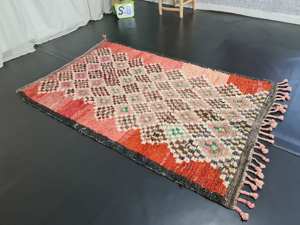 Tapis Boujaad marocain de haute qualité personnalisé rouge bohème authentique tapis fait main avec abstrait exportation directe inde - Product Image 3