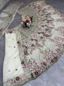 Lehenga Choli de Seda Brillante de 4 Metros de Calidad Excepcional, Estilo Moderno con Relieve, Secado Rápido, para Bodas y Fiestas, Modelo RADHE - Product Image 6