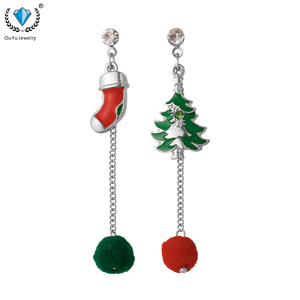 Bonito diseño de calcetín de Papá Noel con pendientes de bola de pompón para mujer, delicado árbol de Navidad asimétrico, pendiente largo colgante, joyería - Product Image 2