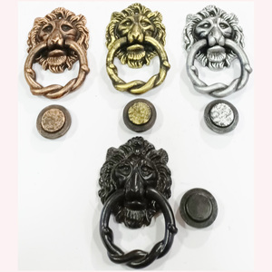 Aldaba de puerta decorativa hecha a mano de lujo diseño tradicional Clásico con acabado de recubrimiento en polvo duradero para villas y hoteles - Product Image 3