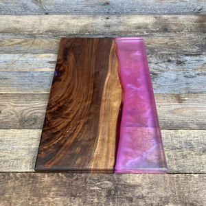 Plateau en résine rose avec base en bois Plateau élégant fait à la main pour servir des collations au thé et au café Idéal pour la cuisine à la maison et la décoration de table - Product Image 1