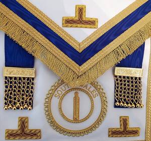 Delantal masónico de alta calidad, azul marino, de piel de cordero, con bordado y flecos. - Product Image 1