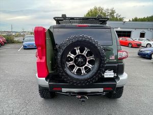 Toyota FJ Cruiser Base SUV 2014 d'occasion en excellent état, boîte automatique, conduite à gauche, sièges en cuir, pneus R17, norme Euro IV, 6 airbags, toit ouvrant - Product Image 6