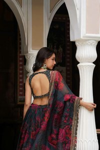 ได้รับการออกแบบจาก Tabby Organza ด้วยการพิมพ์ดิจิตอลผสมผสานความสง่างามเหนือกาลเวลากับคอลเลกชัน Ghaghra Choli แบบดั้งเดิม - Product Image 2