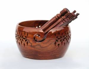 Cuenco de almacenamiento de hilo de madera con agujeros tallados Juego de taladros de 3,5mm-15 a 25mm Juego de ganchos de ganchillo Accesorios de tejer de madera pura - Product Image 2
