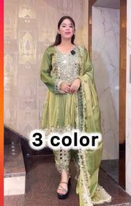 Magia del Espejo: Conjunto de Traje Dhoti de Seda Frandy con Bordado de Espejo Real - Product Image 3