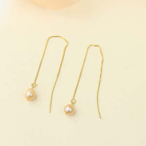 ต่างหูมุกทรงกลมเกรด AA ชุบทองสำหรับผู้หญิง ตราตรีดา สุย ดาห์ก้า น้ำหนัก 2.2 กรัม - Product Image 2