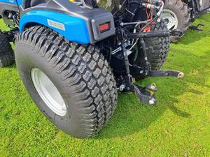 NUEVA GAMA de TRACTORES DE JARDÍN SOLIS de 40 HP con CAJA DE CAMBIOS y MOTOR en QUADFACTORS - Product Image 4