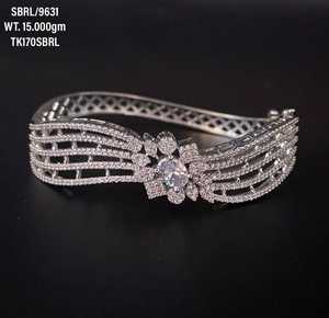 Bracelet jonc en zircon cubique en argent sterling 925 Cadeau de Noël pour elle Bracelets manchette classiques en argent massif avec placage au rhodium - Product Image 1